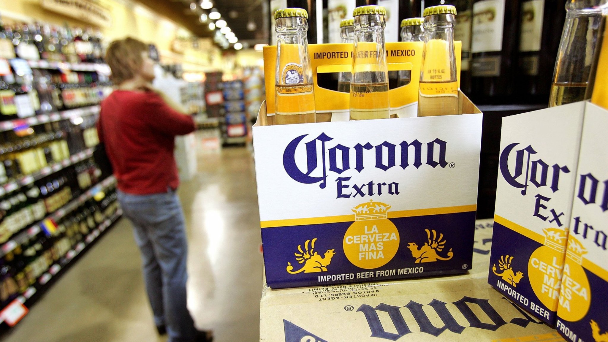 Corona bier overweegt andere merknaam corona crisis
